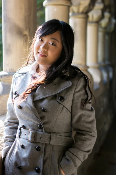 Woman near pillars — Stock Photo, Image