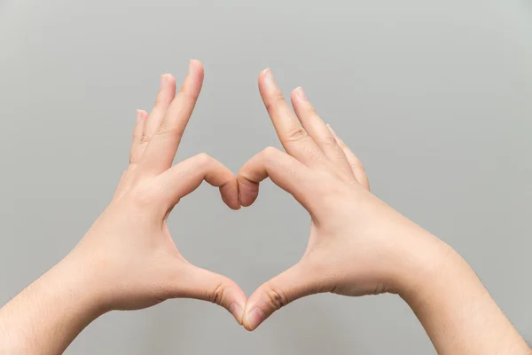 Mani che fanno una forma di cuore — Foto Stock