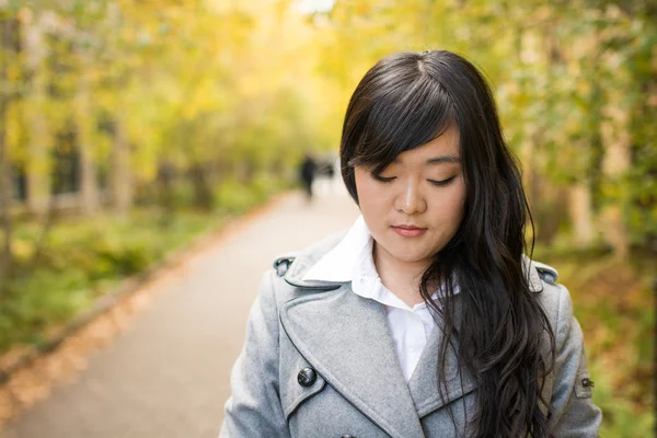 Retrato de chica mirando triste — Foto de Stock