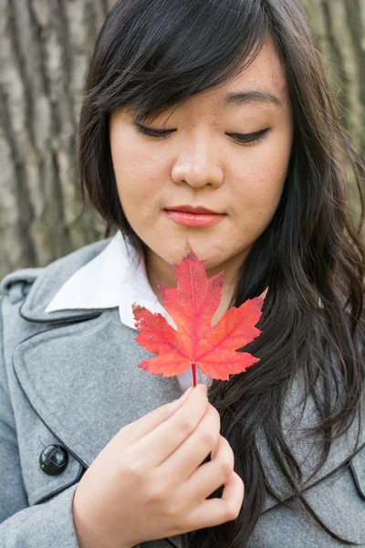 Portrait of girl during autumn — Stock Photo, Image