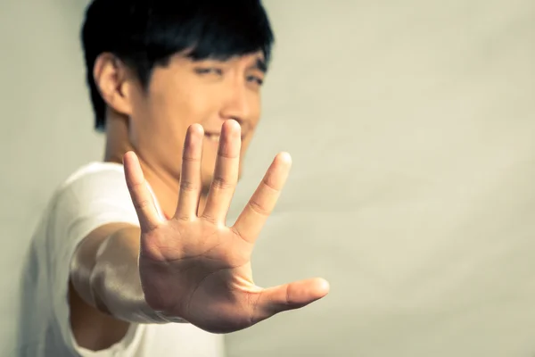 elini tutan adam portresi