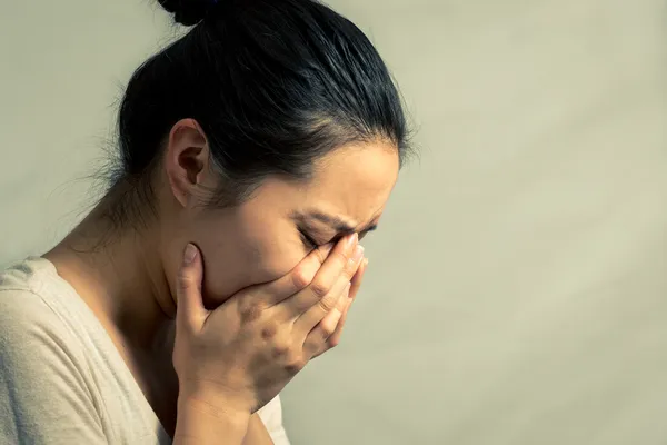 Porträt einer weinenden Frau lizenzfreie Stockbilder