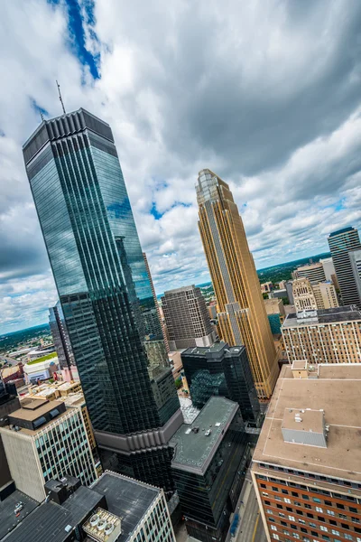 Downtown minneapolis en omringende stedelijke — Stockfoto