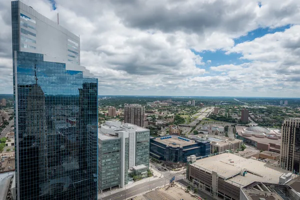 Downtown Minneapolis and surrounding urban — Stock Photo, Image