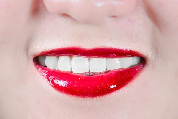 Vrouw lippen met make-up lachende — Stockfoto