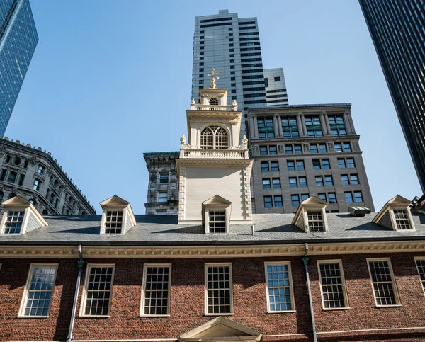 Uitzicht op een stad met hoge gebouwen — Stockfoto