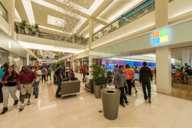 Microsoft ve apple store birlikte