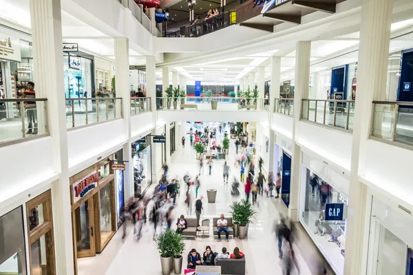 Geschäftiger korridor in mall of america — Stockfoto