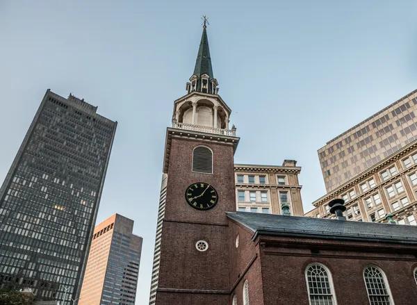 Old and modern buildings within a city — Stock Photo, Image