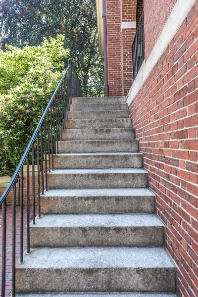 Cement stairs next to wall — Stock Photo, Image