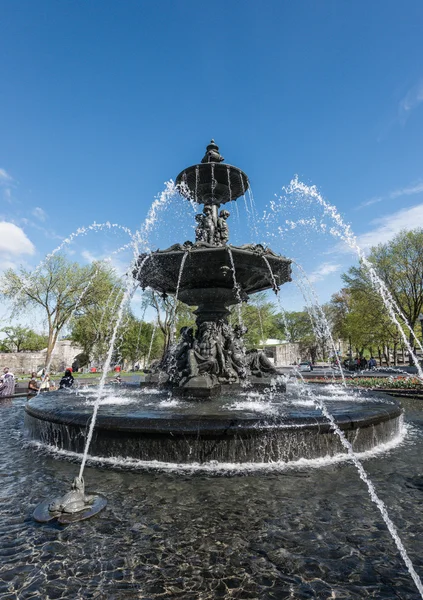 Large artistic water fountain — Stock Photo, Image