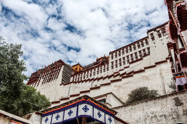 Exterior of Potala Palace in Tibet — Stock Photo, Image