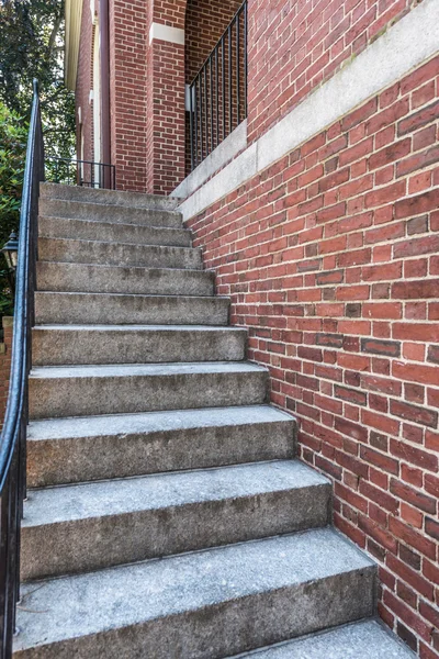 Cement stairs next to wall — Stock Photo, Image