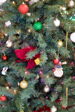 Süslü Noel ağacı