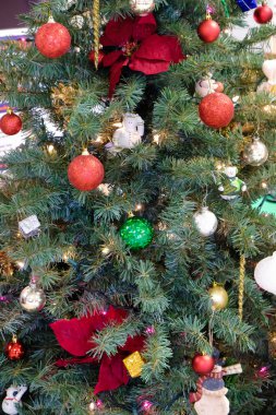 Süslü Noel ağacı