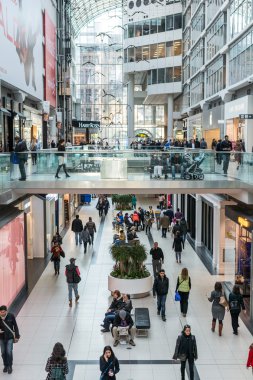 eaton Center meşgul koridor
