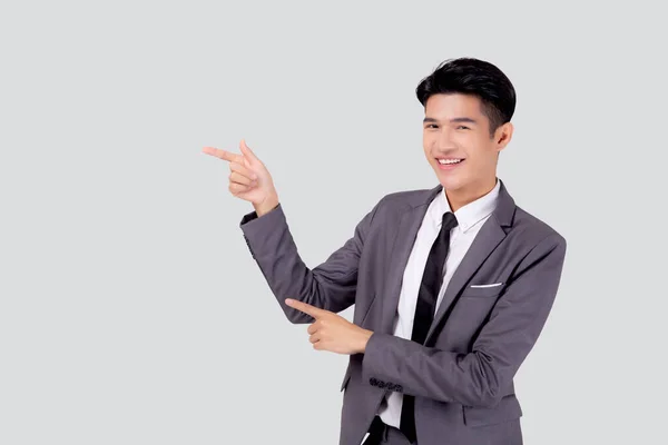 Porträt Junger Asiatischer Geschäftsmann Zeigt Und Präsentiert Isoliert Auf Weißem — Stockfoto