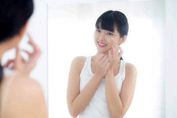 Beautiful Young Asian Woman Looking Mirror Apply Moisturizer Cosmetic Cream — Stock Photo, Image