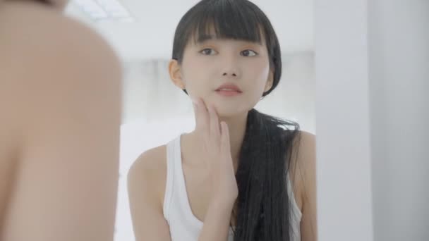 年轻的亚洲女人美丽的脸庞 笑容满面 面容迷人 美容美发 美容美发 健康的面容 — 图库视频影像