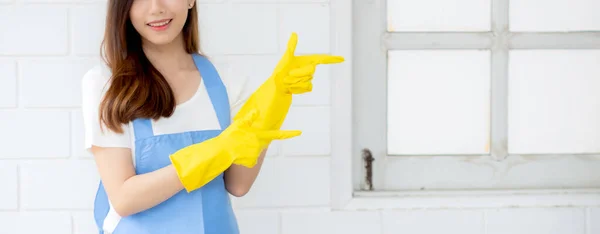 Portrait Young Asian Woman Housekeeper Rubber Gloves Apron Protection Home — Stock Photo, Image