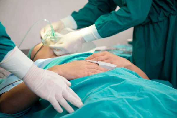 Closeup Hands Doctor Assistant Holding Oxygen Mask Patient Emergency Operation — Stock Photo, Image