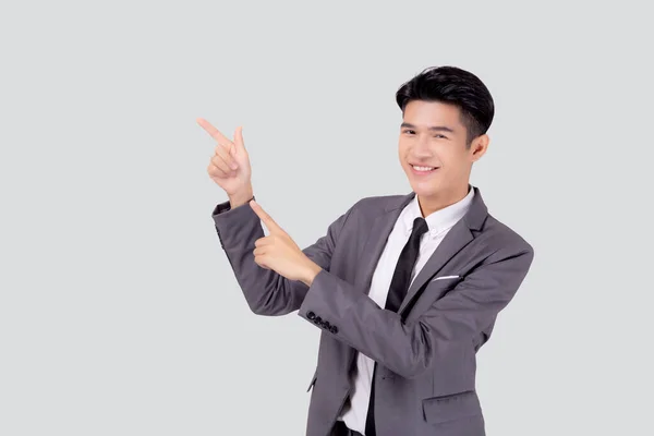 Retrato Jovem Asiático Homem Negócios Apontando Apresentando Isolado Fundo Branco — Fotografia de Stock