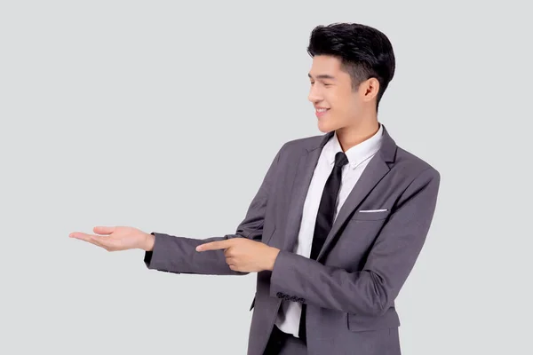 Retrato Joven Asiático Hombre Negocios Traje Presentando Aislado Fondo Blanco — Foto de Stock