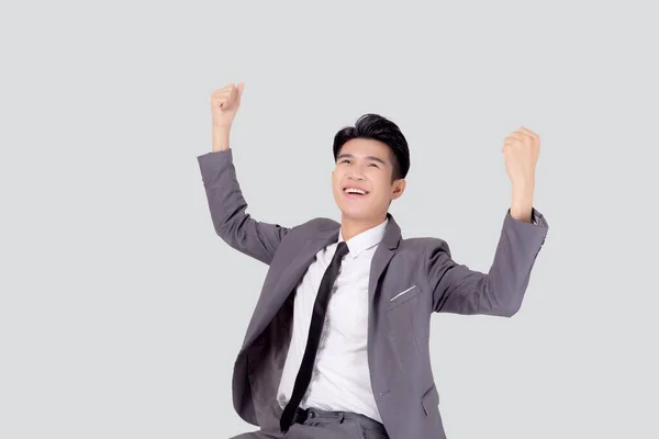 白い背景に隔離された勝利の成功と訴訟立っている肖像ビジネスマン 若いアジアのビジネスマンは 管理者または自信と興奮している幹部は肯定的です 表現と感情 — ストック写真