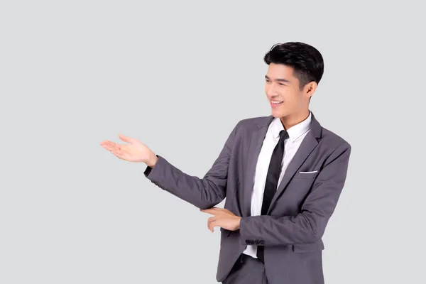 Porträtt Ung Asiatisk Affärsman Kostym Presentera Isolerad Vit Bakgrund Reklam — Stockfoto