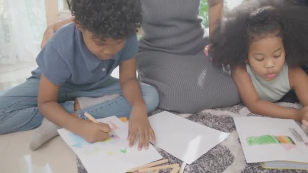 Happiness Family Father Mother Looking Children Drawing Colorful Pencils Encouragement — Stock Video