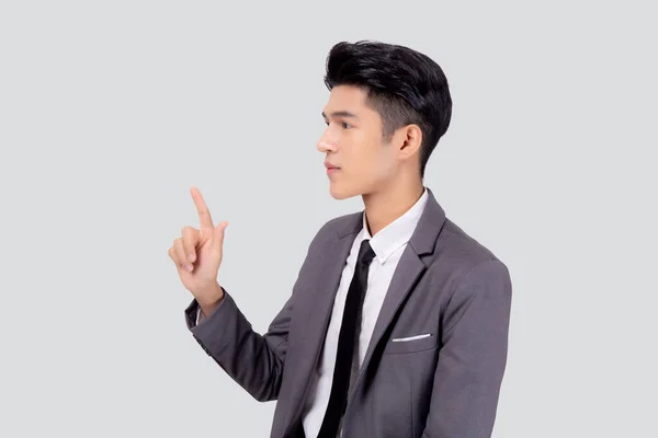 Retrato Jovem Asiático Homem Negócios Apontando Apresentando Isolado Fundo Branco — Fotografia de Stock