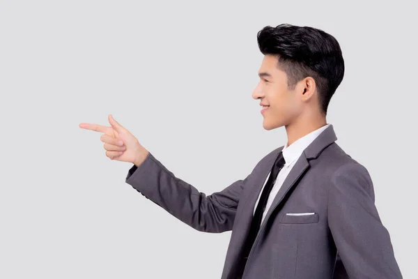 Портрет Молодой Азиатский Бизнесмен Указывая Представляя Изолированные Белом Фоне Реклама — стоковое фото