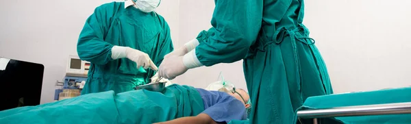 Skupina Týmových Lékařů Chirurgů Kteří Operují Pacientem Nemocnici Lékařství Pohotovosti — Stock fotografie
