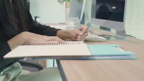 Atendimento Cliente Com Amigável Call Center Mulher Operador Para Cliente — Vídeo de Stock