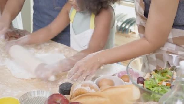 Closeup African American Family Daughter Rolling Thresh Flour Cooking Father — Stockvideo