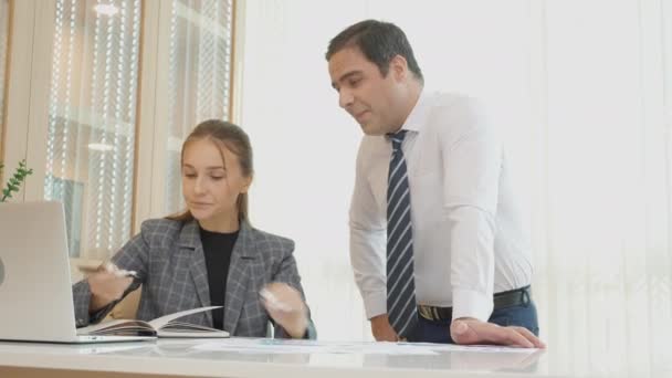 Business Team Meeting Report Analysis Statistics Profit Financial Manager Secretary — Vídeos de Stock