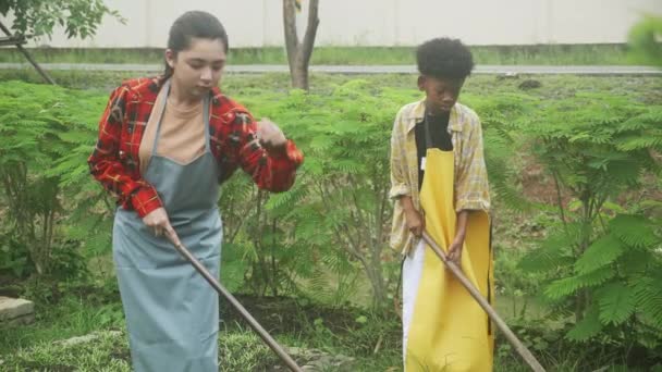 Children Boy Girl Using Shovel Dig Soil Plants Garden Active — стоковое видео