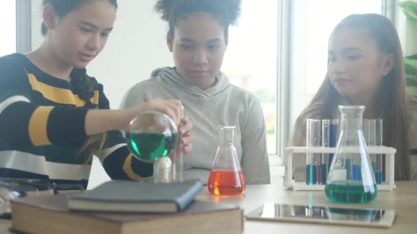 Young Teacher Teaching Group Student Science Explaining Chemical Liquid Lab — 비디오