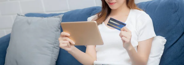 Young Asian Woman Holding Credit Card Shopping Online Tablet Computer — Stock Photo, Image