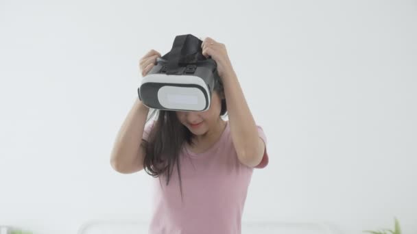 Junge Asiatische Frau Trägt Headset Spiel Mit Aufgeregt Auf Dem — Stockvideo