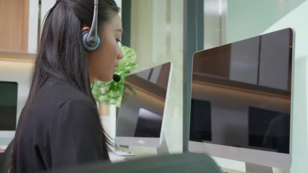 Klantenservice Met Vriendelijke Zakenvrouw Call Center Operator Voor Ondersteuning Klant — Stockvideo