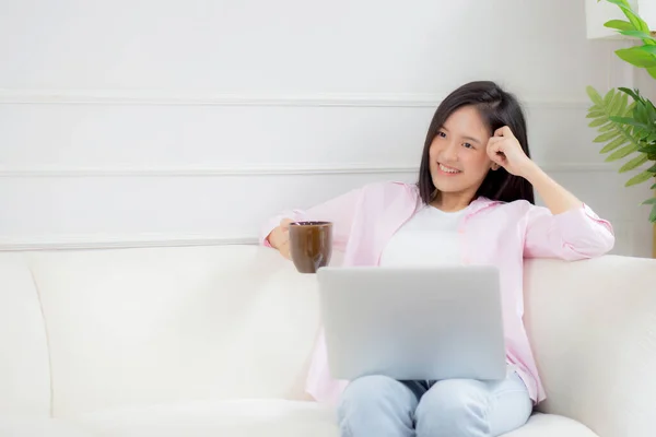 Young Asian Business Woman Work Home Laptop Computer Drinking Coffee — Foto de Stock