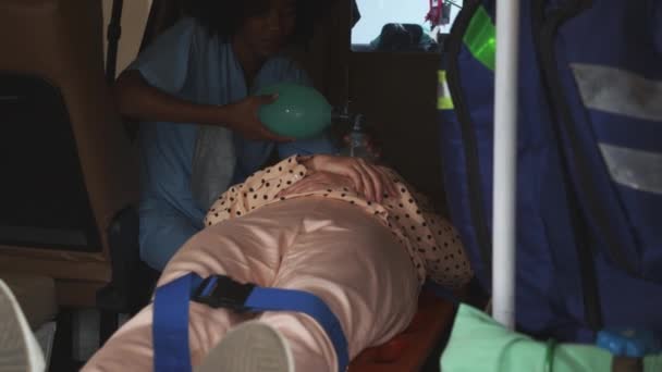 Professional Nurse Doctor Helping Patient Respiratory Oxygen Mask Ambulance Hospital — 비디오