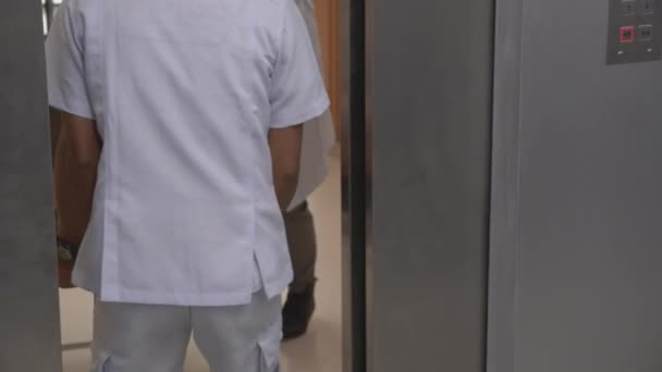 Professional Team Doctor Nurse Assistant Hurry Take Emergency Patient Elevator — Video