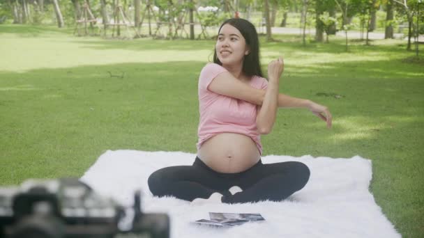 Young Asian Woman Pregnant Sitting Training Exercise Stretch Hands Muscle — Vídeo de stock