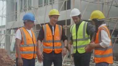 Takım çalışması mimarı, birlikte başarı için elleri uyumlu, mühendis ve inşaat sahası, takım kurucu ve müteahhit geliştirme konutları başarılı, meslektaşı ve arkadaşı.