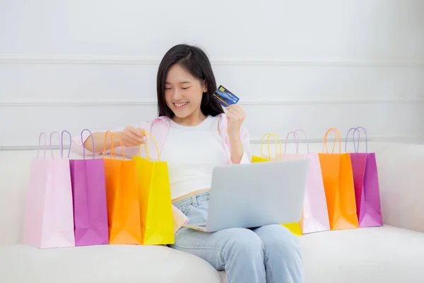 Young Asian Woman Sitting Sofa Using Laptop Computer Shopping Online — стоковое фото