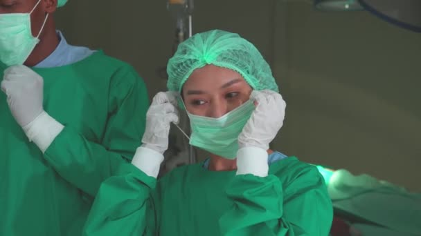 Ομάδα Γιατρός Χειρουργός Φορώντας Μάσκα Προσώπου Προετοιμασία Έκτακτης Ανάγκης Χειρουργική — Αρχείο Βίντεο