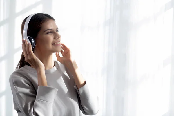 Happy Young Woman Wearing Headphones Listening Music While Dancing Singing — Φωτογραφία Αρχείου