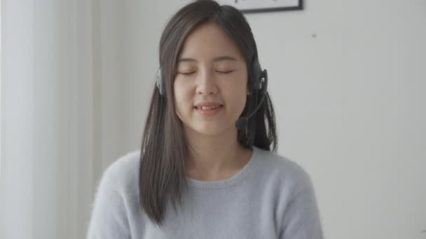 Fiatal Ázsiai Üzletasszony Visel Headset Video Hívás Előadás Konferencia Online — Stock videók